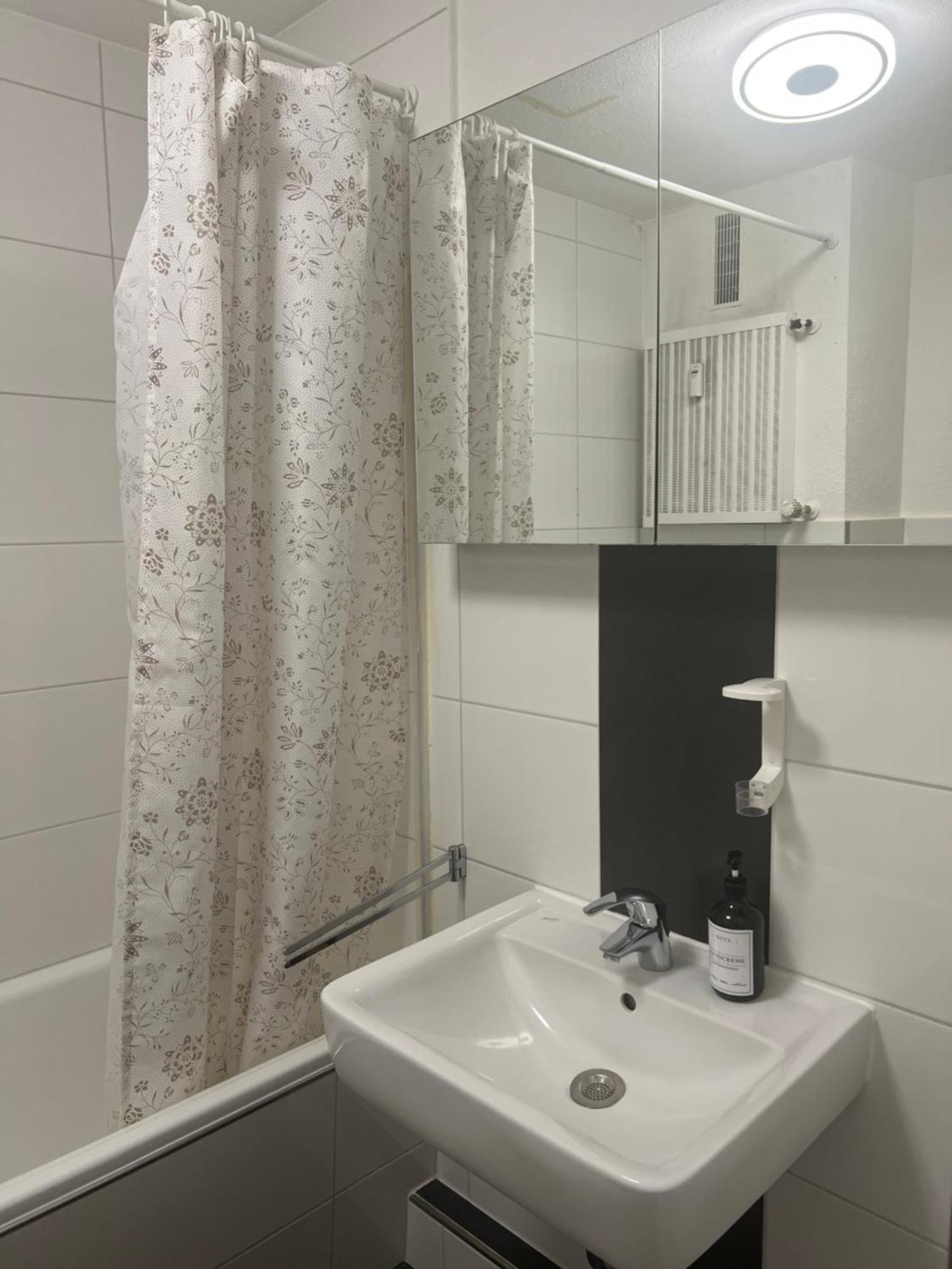 Tmj Apartment 1 Дюселдорф Екстериор снимка